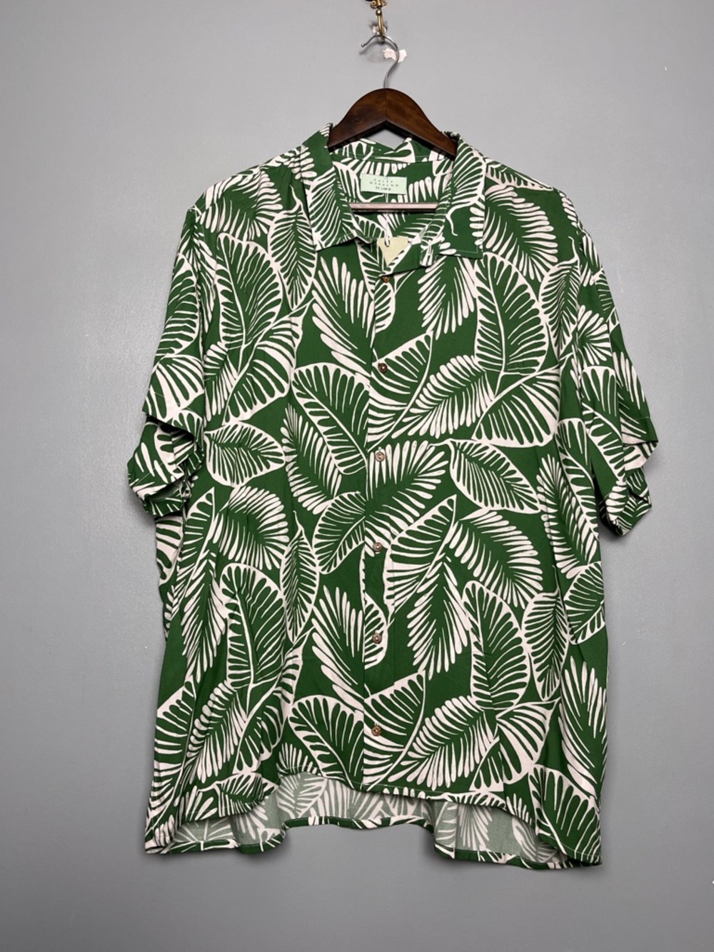 Salty Weekend NWT Men’s Palm Leaves Casual Button Down Green White Size XXL